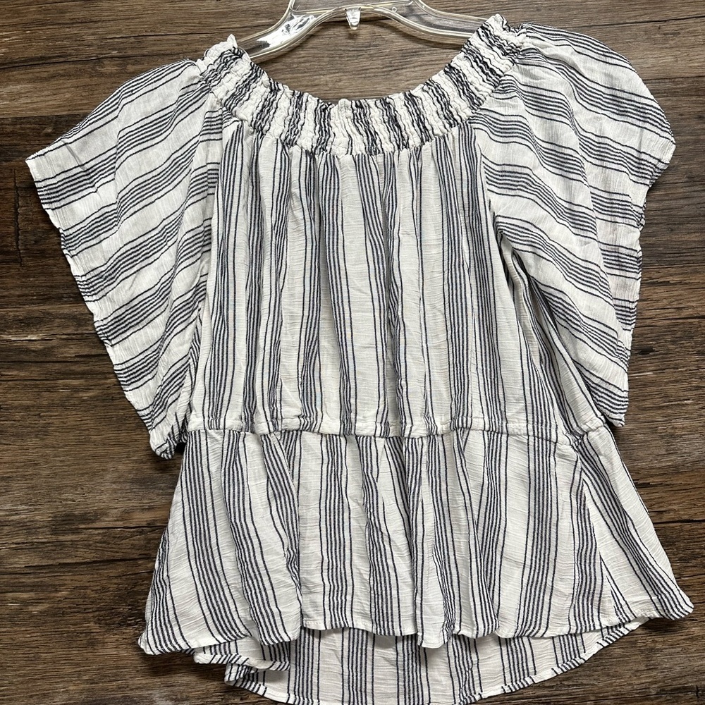 Abercrombie & Fitch White and Blue Smocked Flutter Sleeve Blouse - Picture 2 of 8